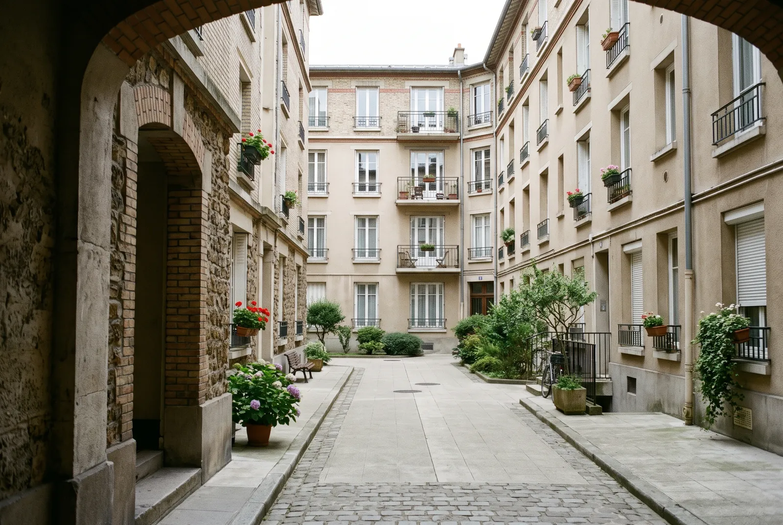 Cour intérieure d'un immeuble à Champigny